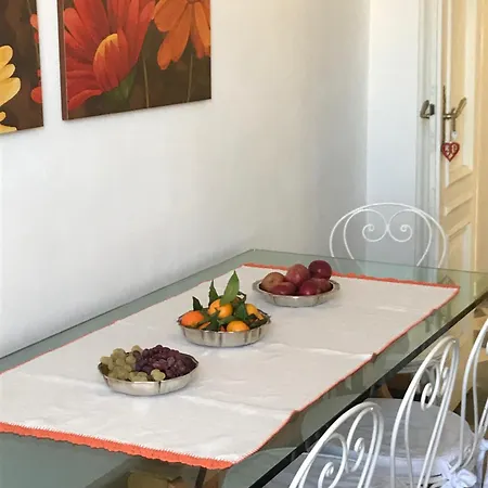 بيت ضيافة A Due Passi Dal Duomo